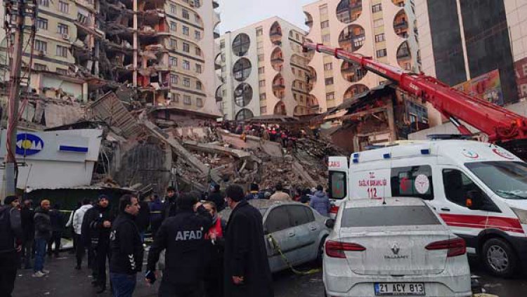 Major earthquake in Turkey, Syria kills at least 500 people