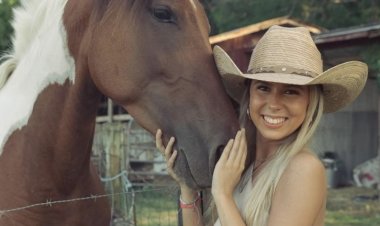 'Hawk Tuah' Girl Shares Plans for Viral Fame Fortune