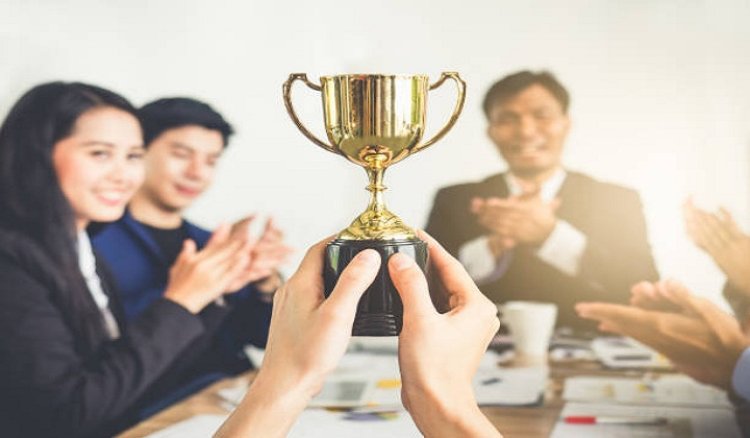 Top 6 Trophy Award Trends for Business Events