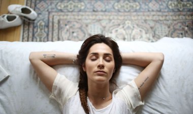 How to Protect Your Hair While Sleeping