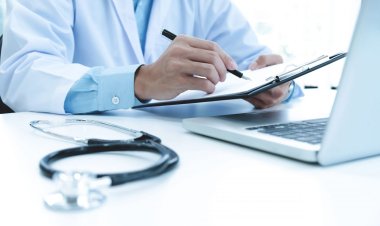 The Connection Between AR Management and Medical Credentialing: Why Both Matter