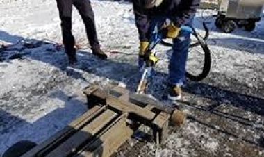 Why Dry Ice Blasting Is the Most Reliable Solution for Cleaning Complex Industrial Equipment