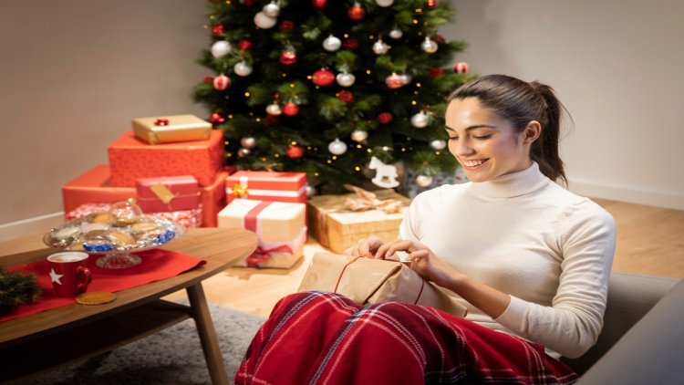10 Tips to Festive Shopping for Christmas 2025! 