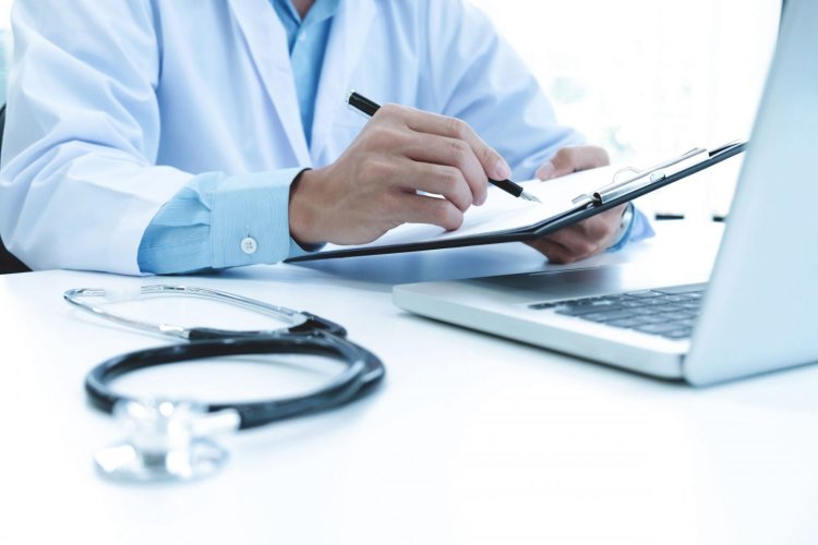 The Connection Between AR Management and Medical Credentialing: Why Both Matter