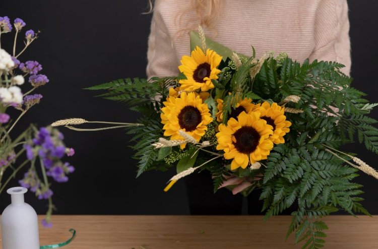 Flowers Delivery in Islamabad – Premium Fresh Bouquets & Gifts