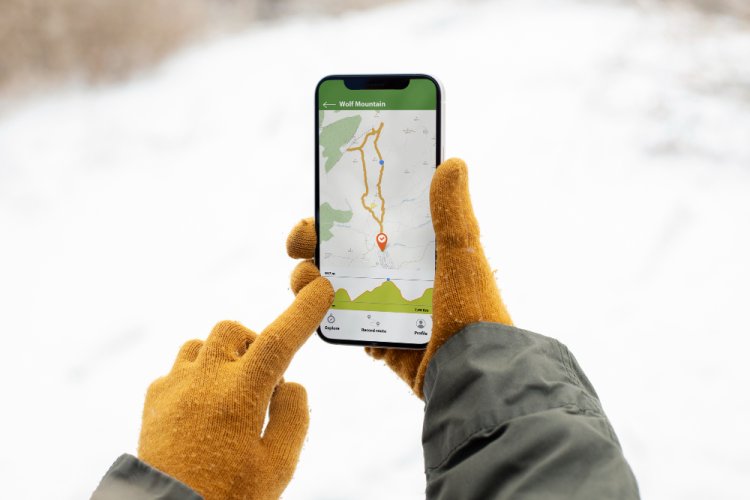 AIS 140 GPS Tracking Device from APM Kingstrack: The Smart Choice for Safer and Compliant Fleets