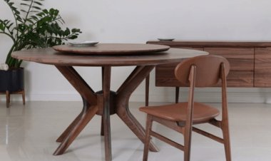 The Warm Elegance of a Round Dining Table Oak