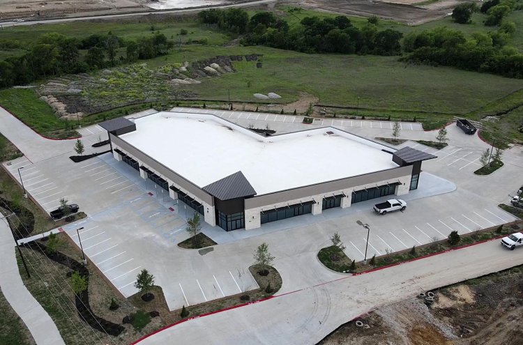 How General Contractors Reduce Risk and Improve Outcomes in Commercial Construction