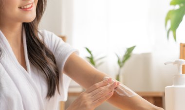 Why Do Some Whitening Creams Leave a White Cast on the Skin?