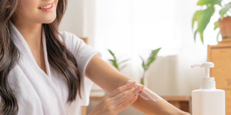 Why Do Some Whitening Creams Leave a White Cast on the Skin?